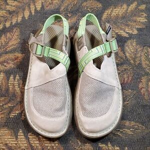 Women's Chaco ToeCoop Shoes- Tan w/ Green Straps and Stitching- Size 6.5
